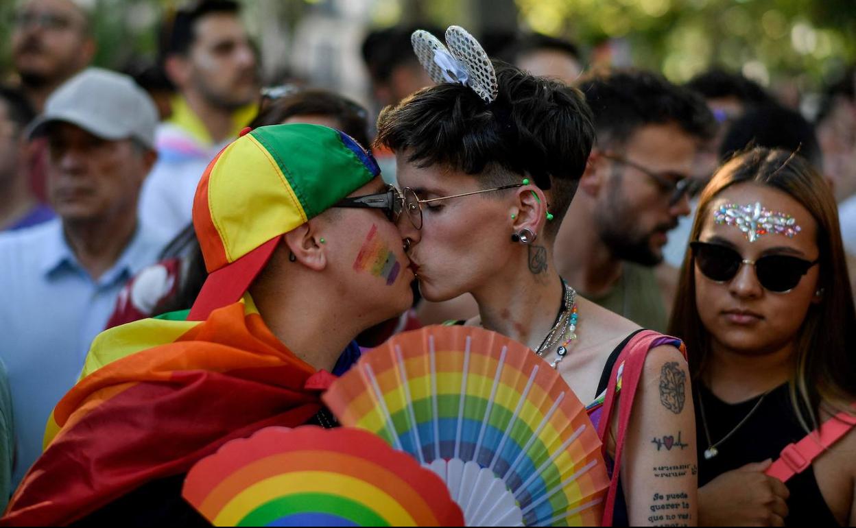 Desfile Orgullo Gay Madrid Desfile Del Orgullo En Madrid Horario Recorrido Y D Nde